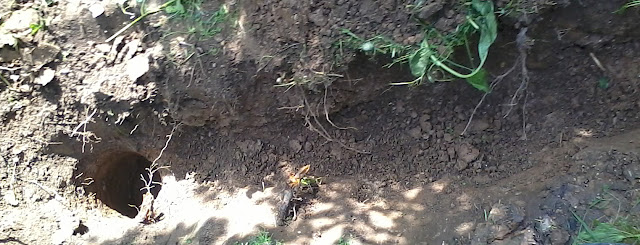 Бурим отверстие в земле под воду