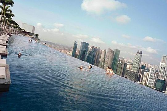 Отель Марина Бэй Сэндс: бассейн Infinity Pool