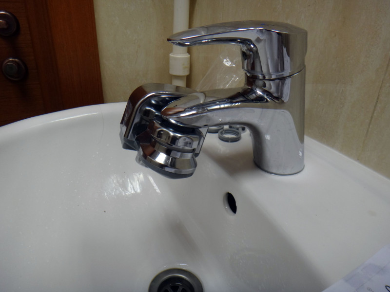 GearBest: Автоматический дозатор воды насадка на водопроводный кран с сенсором
