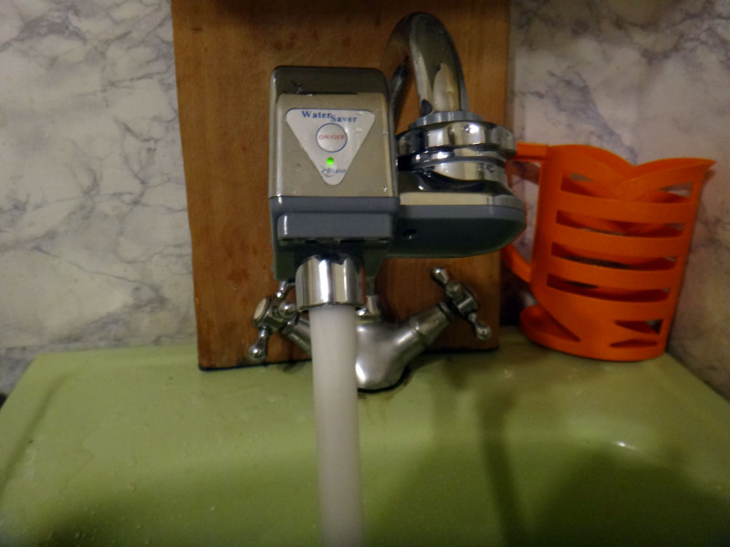 GearBest: Автоматический дозатор воды насадка на водопроводный кран с сенсором