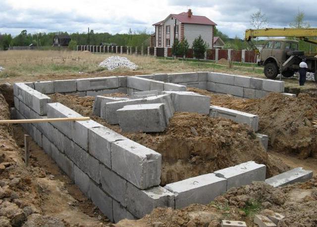 сборка фундамента из блоков своими руками