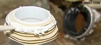 Герметизируем соединение гофры с канализацией Герметизировать соединение гофры с канализационной трубой не обязательно, но желательно