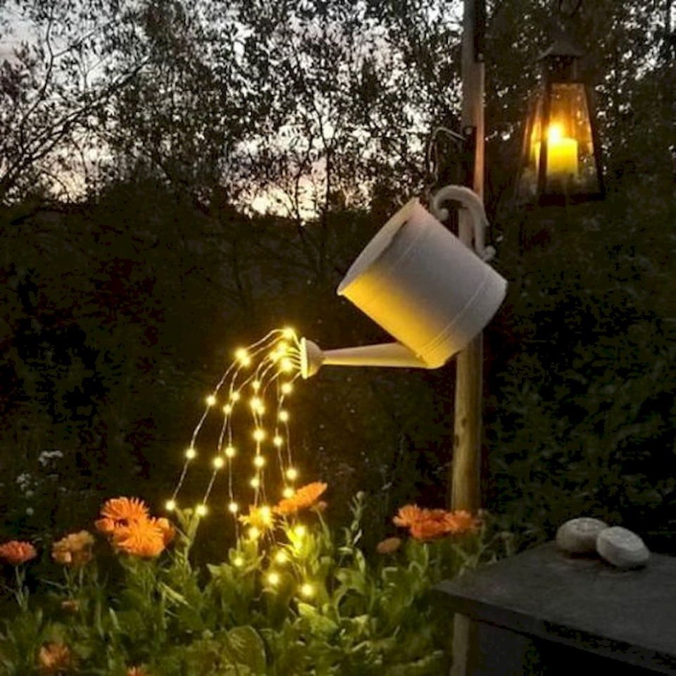 Оригинальный светильник из оцинкованной лейки