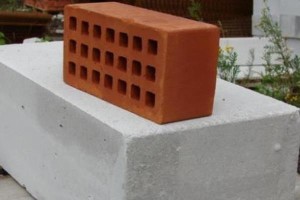 Сравнение пеноблока и кирпича
