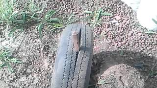 Как разрезать автомобильную покрышку под клумбы.