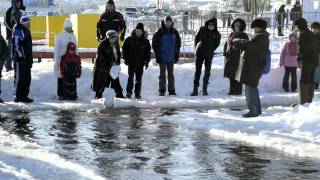 Соревнования по плаванию в ледяной воде.Чебоксары