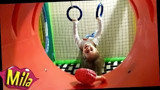 Детский Игровой ЛАБИРИНТ Сухой Бассейн с Шариками 🎈 Спортивный БАТУТ для Прыжков Катаемся с Горок