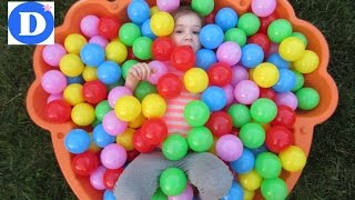 ВЕСЕЛО ИГРАЕМ С МЯЧИКАМИ ШАРИКАМИ ДЛЯ СУХОГО БАССЕЙНА. FUN PLAY WITH BOLLS FOR KIDS