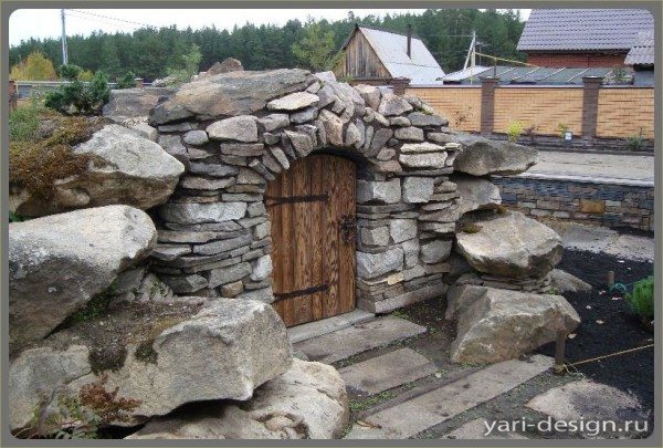 Каменная постройка