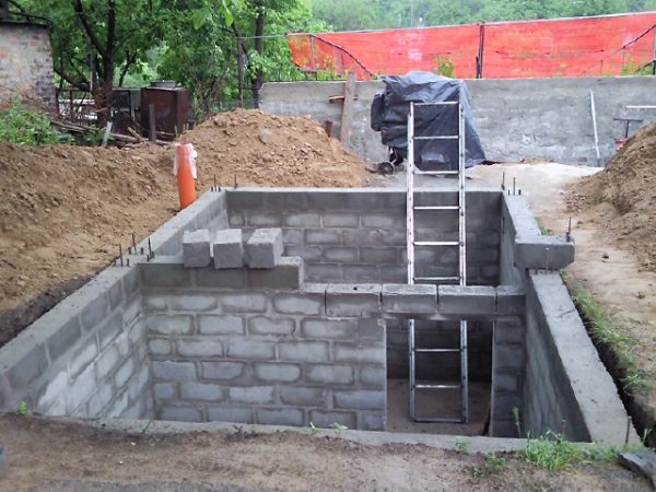 Погреб из шлакоблоков