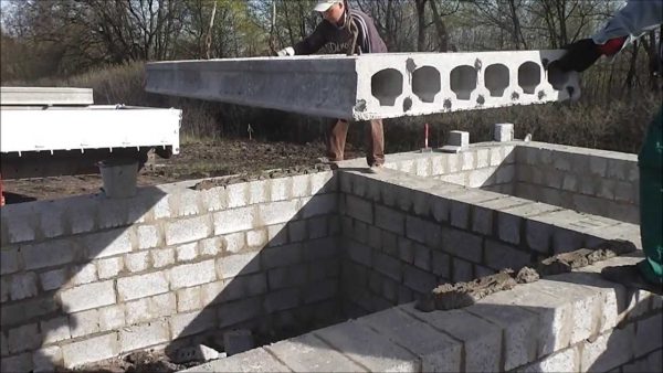 Погреб из шлакоблоков