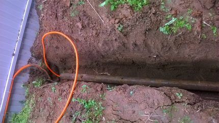 Пример прокладки кабеля под землей