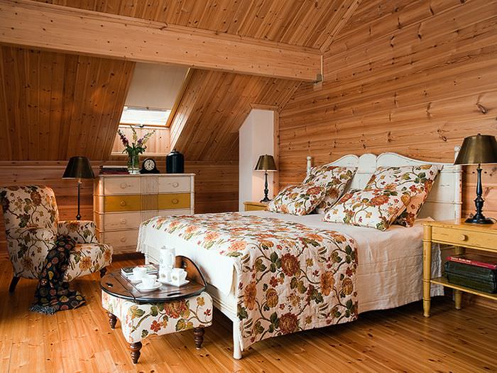 Интерьер спальни для гостей в деревенском стиле