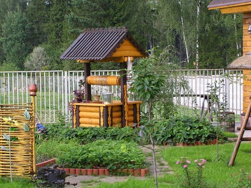 Декоративный колодец на участке Декоративный колодец на участке