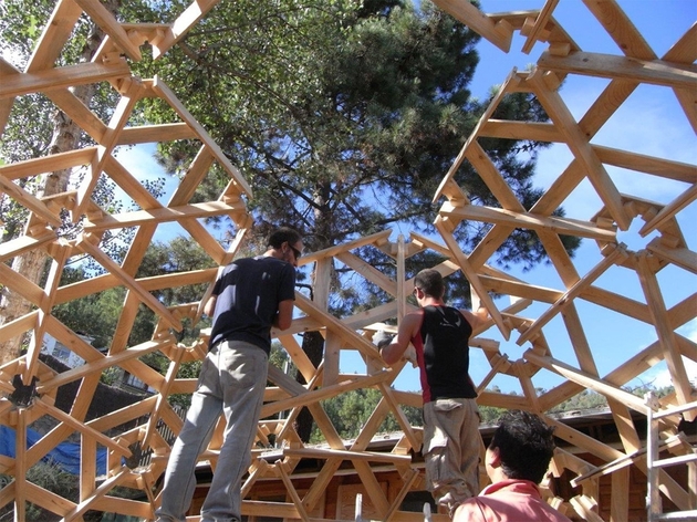 diy-wooden-dome-built-from-pallets-3-construction-top.jpg