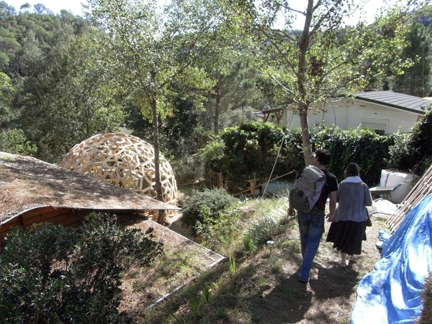 diy-wooden-dome-built-from-pallets-5-from-above.jpg