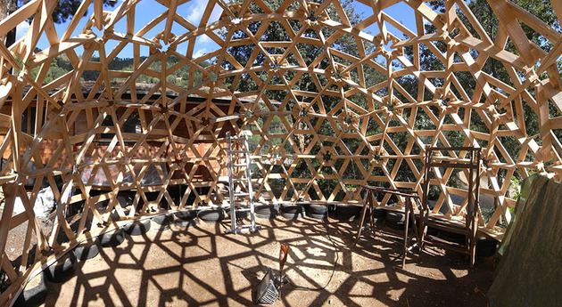 diy-wooden-dome-built-from-pallets-7.jpg